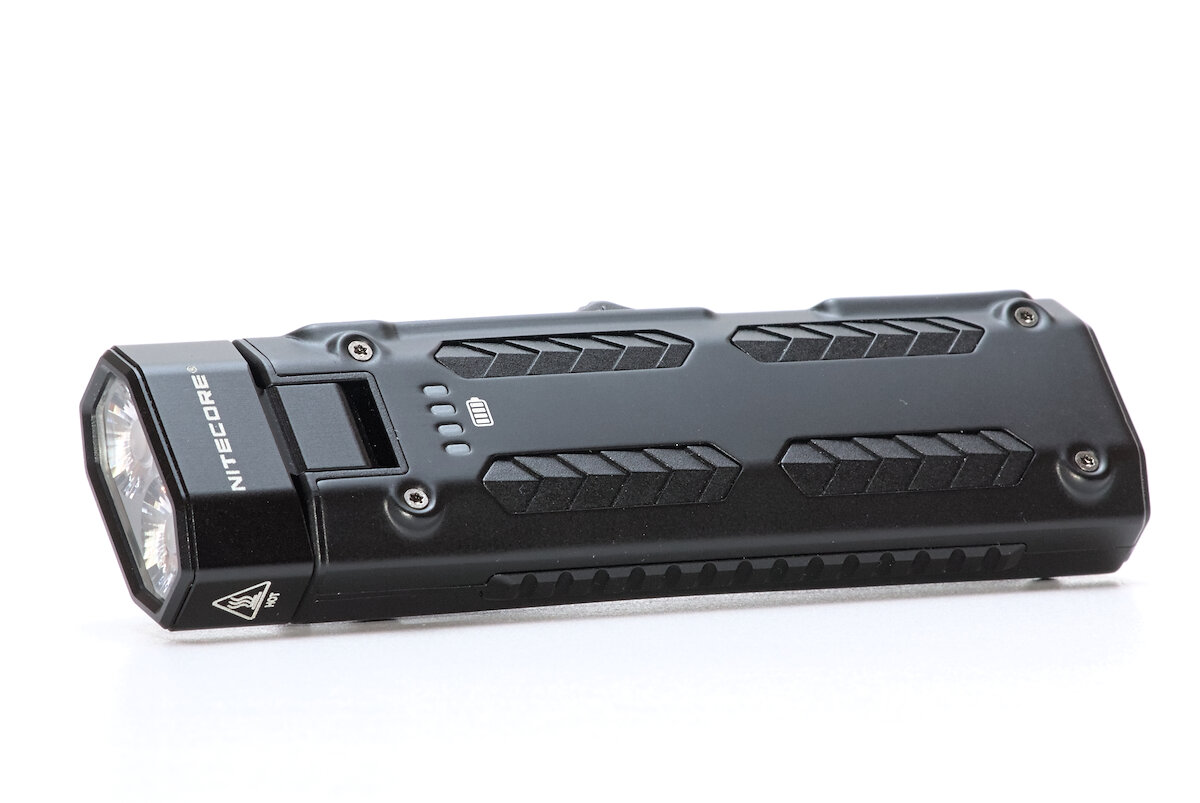 6952506409600_1 Nitecore EDC09 taskulamp – laetav USB-C, 1600 luumenit, 3 valgusvärvi, pööratav pea, roostevaba teras, IPX6 - Image 1