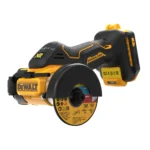 Juhtmeta DeWalt nurklihvija metalli töötlemiseks.