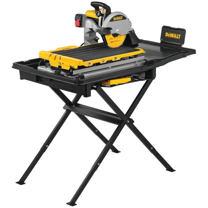 DeWalt lõikesaag stendil ehitustööriist