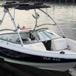 Kaater Regal sildumiskohas veekogul